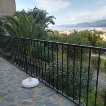 Avec Terrasse Vue شقة بروبرِيانّو
